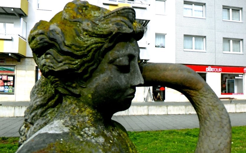 J. L. Meil, Leda, Sandsteinfigur von 1755, restauriert von Jan Fehling 2006, Detail Kopf mit Schwanenhals (Foto: H.Kneffel)