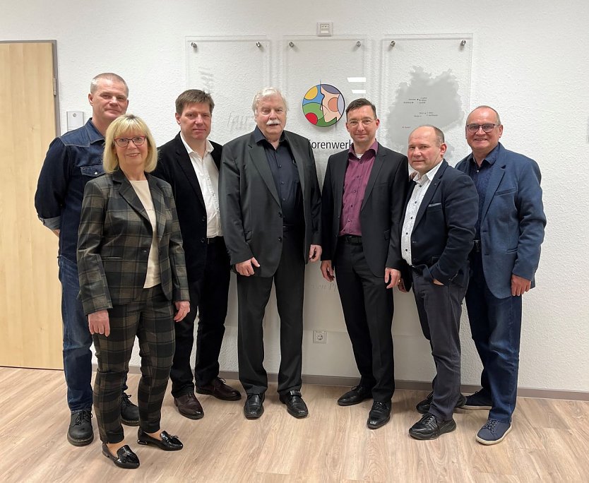 Der Gesch&auml;ftsf&uuml;hrer des Seniorenwerks, Christian D&ouml;ring (Foto 3.v.re.), empfing die sechsk&ouml;pfige Gruppe im Pflegezentrum Am Stadtpark in Nordhausen. (Foto: Seniorenwerk Nordhausen)