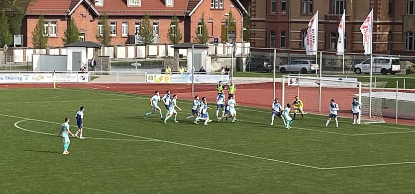 Get&uuml;mmel im Neust&auml;dter Strafraum: Am Ende gelang den Preu&szlig;en aber kein Siegtreffer mehr (Foto: oas)