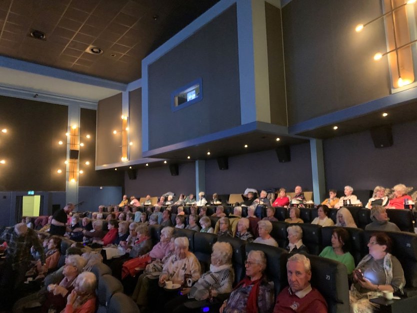 Bild: Volles Haus - f&uuml;r &auml;ltere Damen und Herren hat das Nordh&auml;user Kino das "Senorienkino" eingef&uuml;hrt und nun erweitert