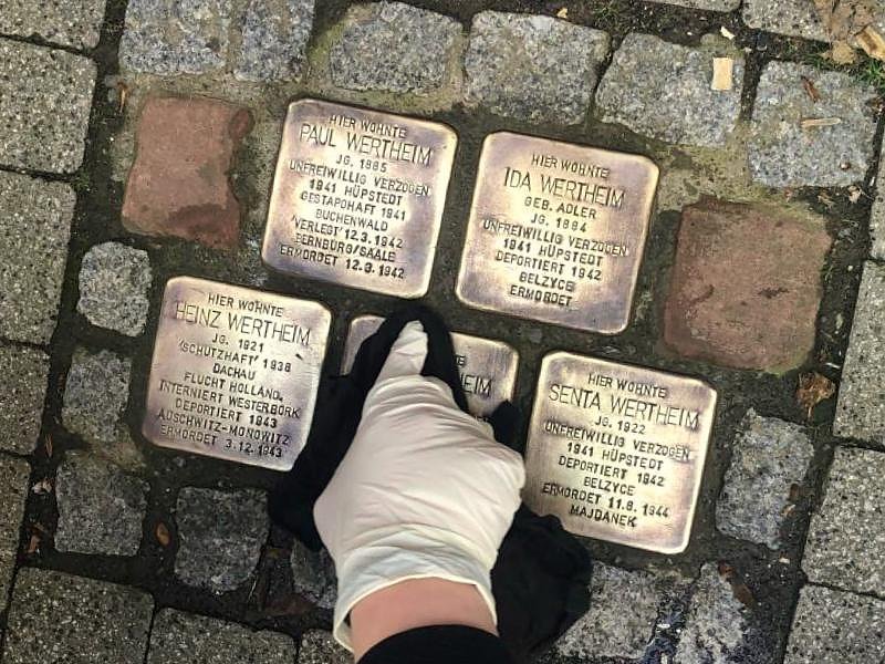 Die Aktion "Stolpersteine putzen" war ein voller Erfolg (Foto: Evangelischer Kirchenkreis Südharz) Die Aktion "Stolpersteine putzen" war ein voller Erfolg (Foto: Evangelischer Kirchenkreis Südharz)