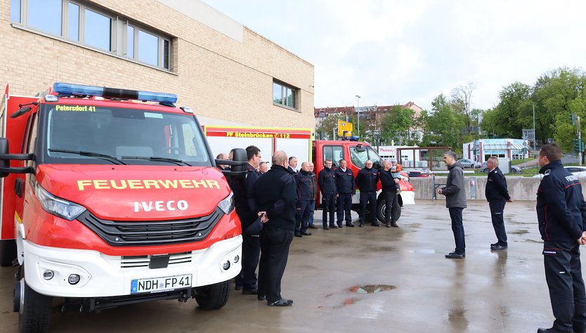 &Uuml;bergabe der Feuerwehrautos (Foto: Stadtverwaltung Nordhausen)