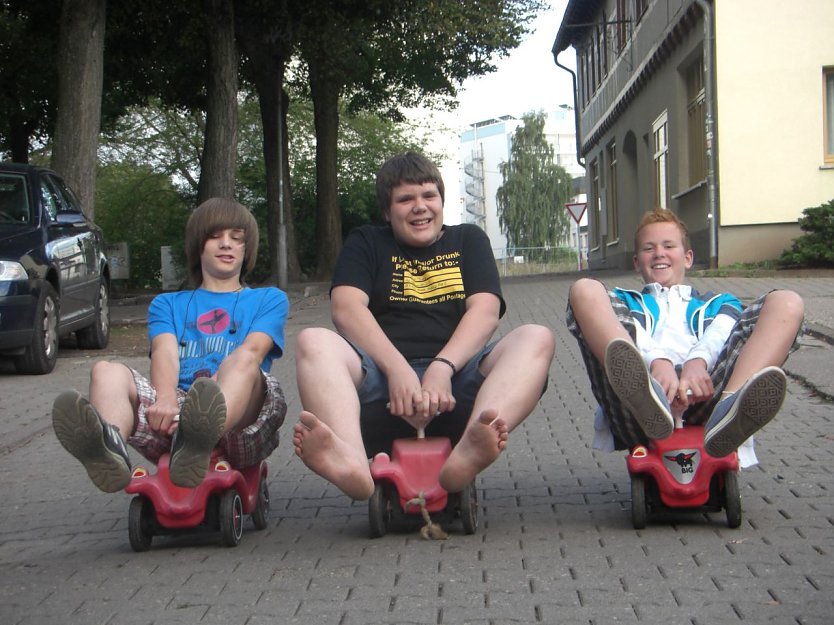 Bobbycar Rennen auf dem Kirchplatz (Foto: Frank Tuschy)