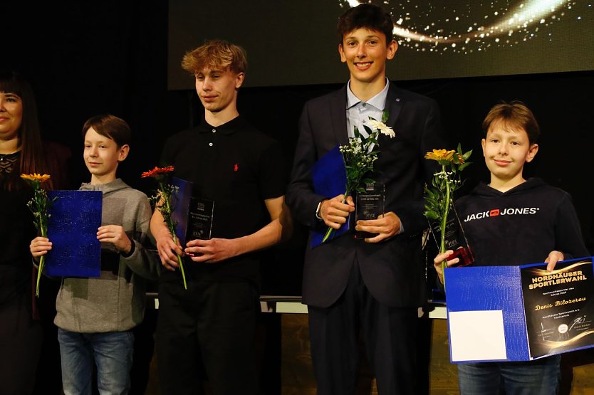 Noah K&ouml;nig, Luis K&ouml;rber und die Zwillinge Daniel und Dennis Bilozerov wurden als Nachwuchssportler des Jahres ausgezeichnet (Foto: agl)
