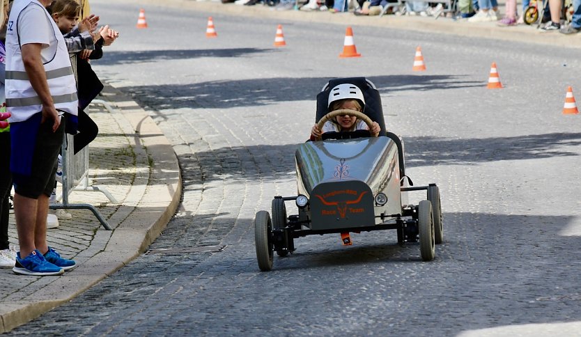 Eine der jüngsten Fahrerinnen im formschönsten Gefährt der Juniorklasse (Foto: Eva Maria Wiegand) Eine der jüngsten Fahrerinnen im formschönsten Gefährt der Juniorklasse (Foto: Eva Maria Wiegand)