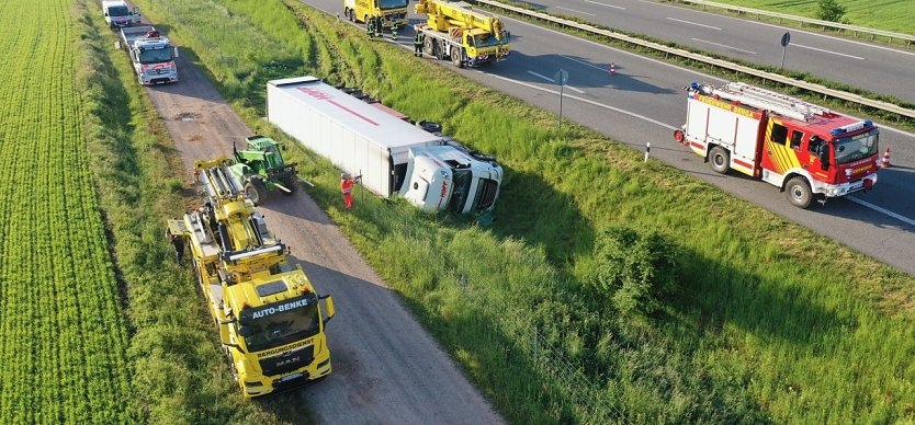 Schwerer Unfall bei Berga (Foto: S. Dietzel) Schwerer Unfall bei Berga (Foto: S. Dietzel)
