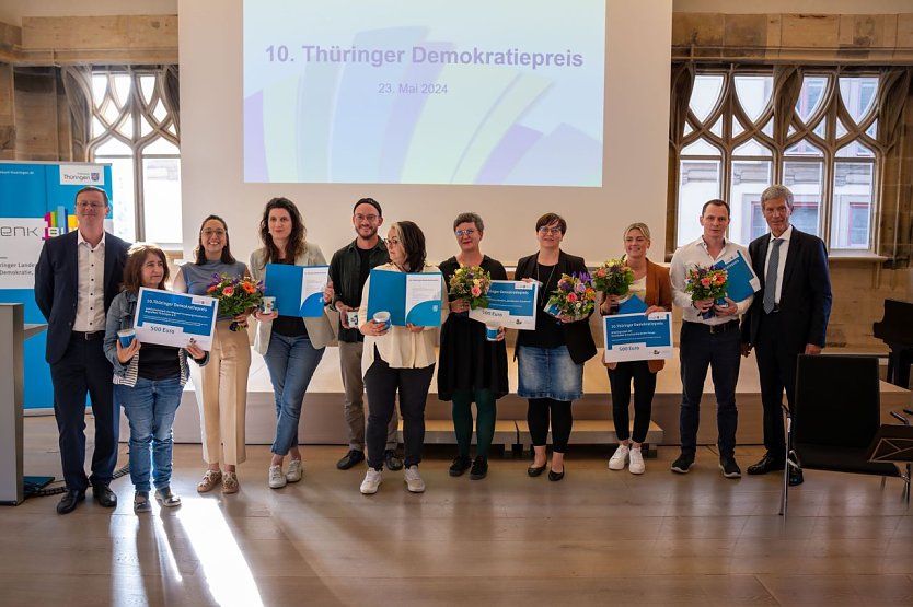 Demokratiepreis für den Schülervertretertag (Foto: Leon Glatzel) Demokratiepreis für den Schülervertretertag (Foto: Leon Glatzel)
