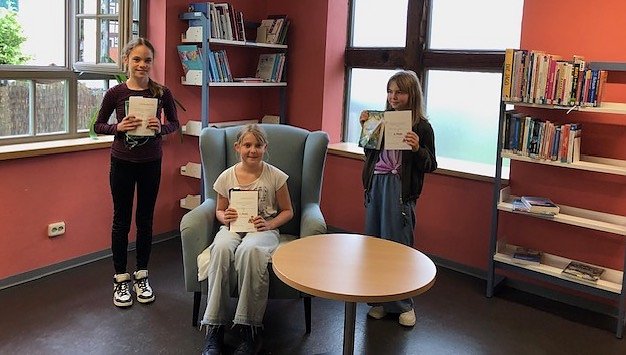 Sch&uuml;lerinnen der 4. Klasse der Grundschule Udersleben gewinnen Lesewettbewerb (Foto: Elisabeth Gattermann)