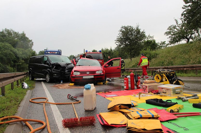 Unfallstelle bei Heiligenstadt (Foto: Feuerwehr Heiligenstadt) Unfallstelle bei Heiligenstadt (Foto: Feuerwehr Heiligenstadt)