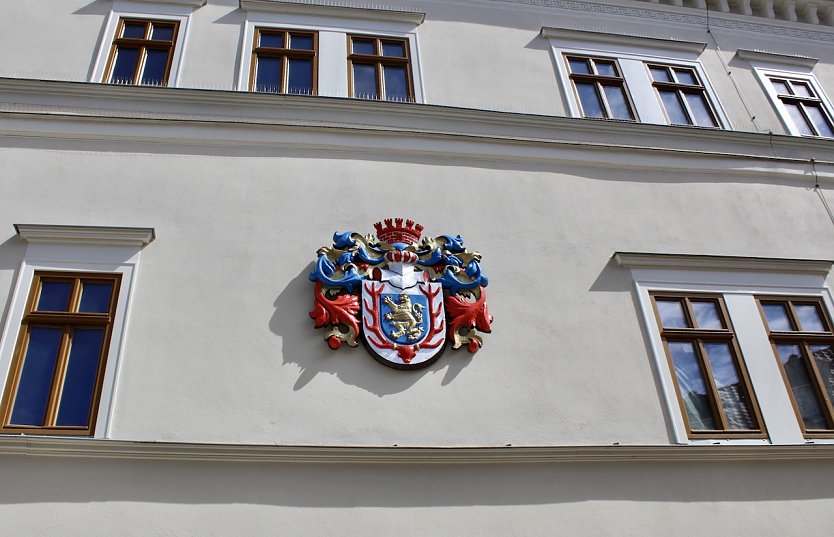 Wappen am Sondersh&auml;user Rathaus (Foto: Eva Maria Wiegand)