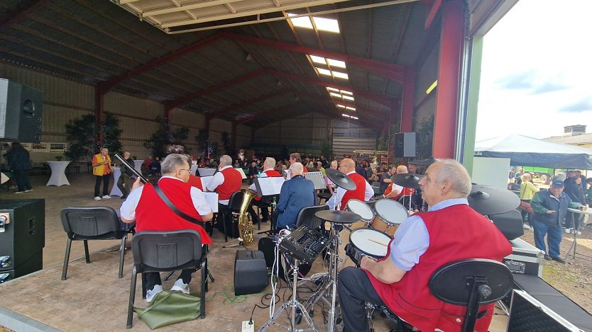 Die Ilfelder Blasmusikanten sorgten f&uuml;r die musikalische Unterhaltung (Foto: nnz)