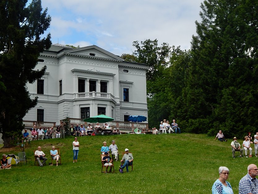 Voller Park am vergangenen Sonntag  (Foto: F&ouml;rderverein Park Hohenrode)