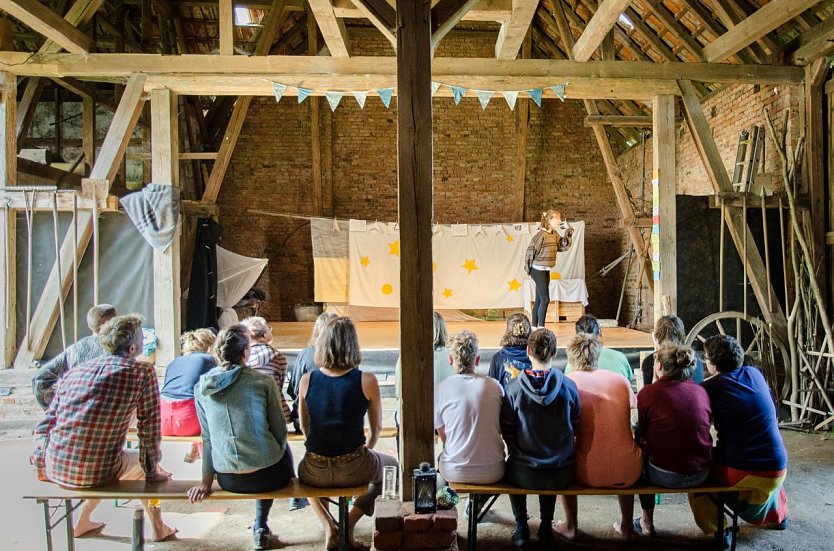Theaterworkshop in der Karrenm&uuml;hle (Foto: Sabine Lettenmaier)