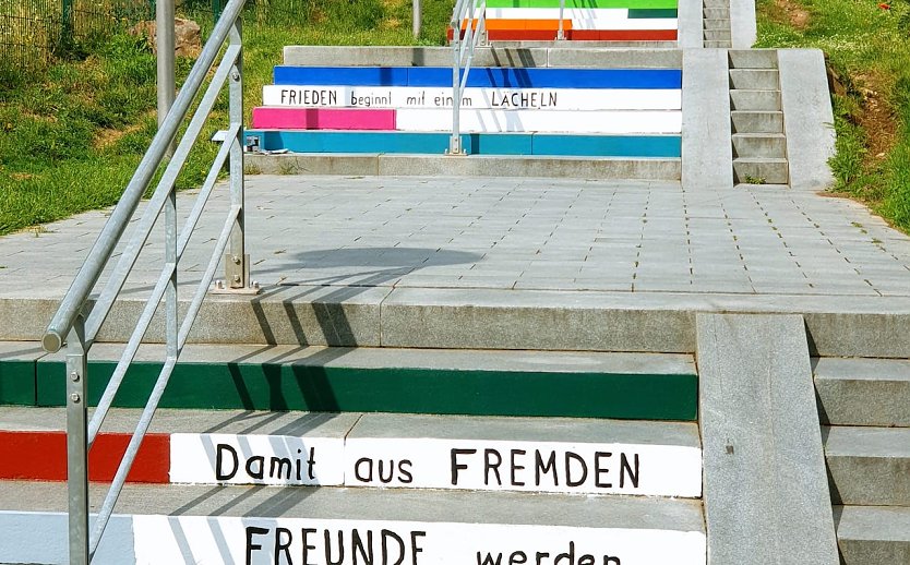 Die ersten Stufen haben schon einen frischen Anstrich (Foto: Helferkreis des Adventwohlfahrtswerkes )