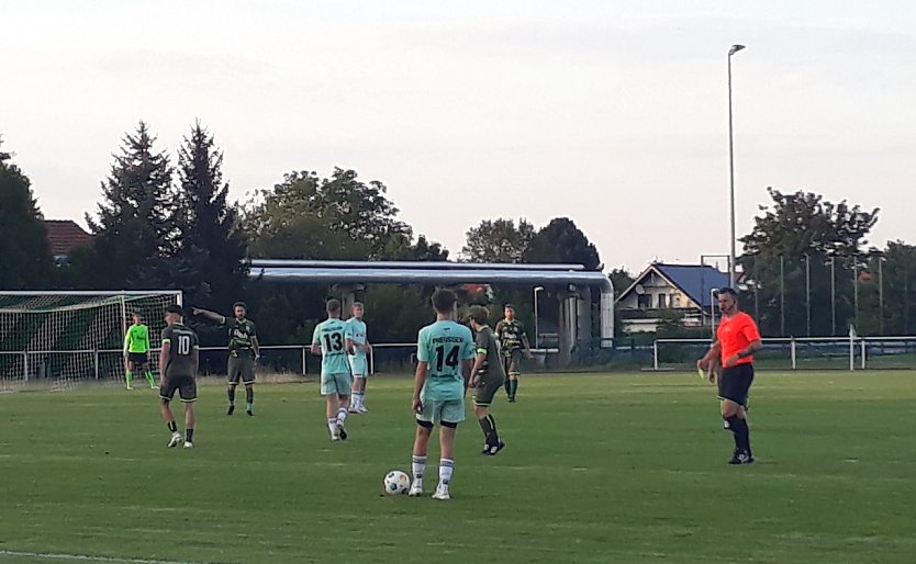 Hitzeschlacht in Waltershausen zum Abschluss der Vorbereitung. Am Samstag um 15 Uhr geht es wieder um Punkte (Foto: M.Fromm)