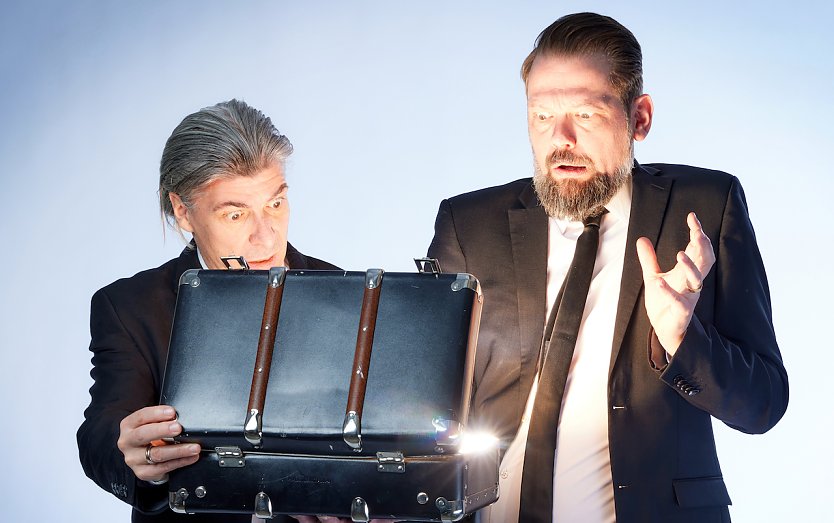 Das Satire-Duo ONKel fISCH mit KofferKLEIN (Foto: ONKel fiSCH)