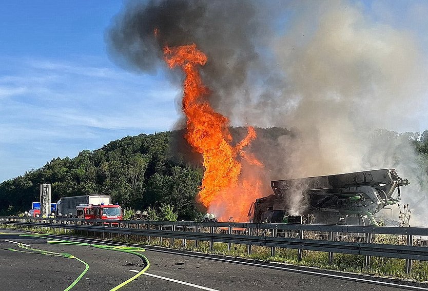 LKW-Unfall auf der A38 (Foto: Feuerwehr Arenshausen/Silvio Dietzel) LKW-Unfall auf der A38 (Foto: Feuerwehr Arenshausen/Silvio Dietzel)