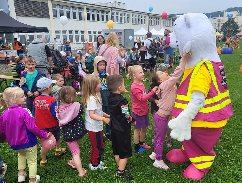 Das Knauf Kinderfest erfreut in diesem Jahr 2.350 Kinder (Foto: M.Manthey) Das Knauf Kinderfest erfreut in diesem Jahr 2.350 Kinder (Foto: M.Manthey)