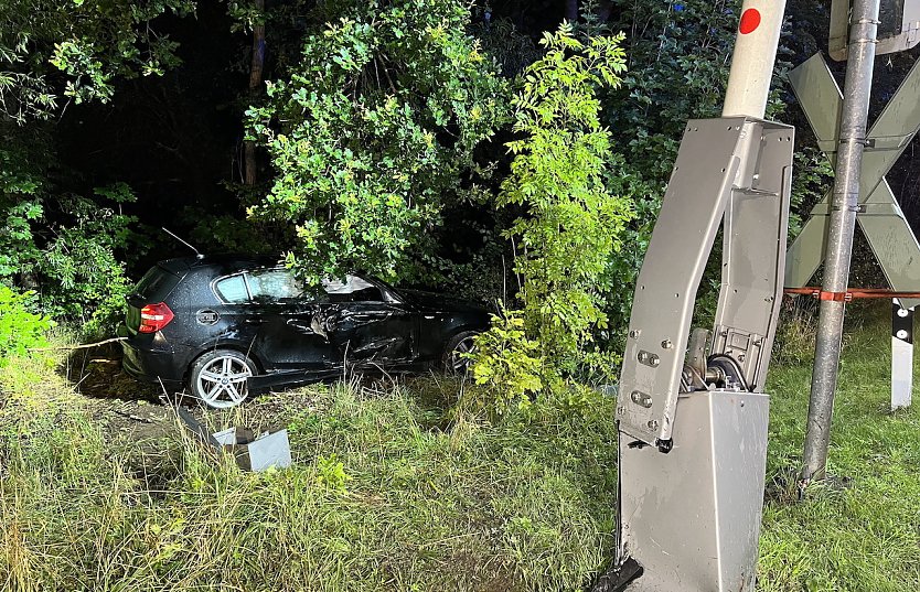 Unfall am Bahn&uuml;bergang (Foto: S.Dietzel)