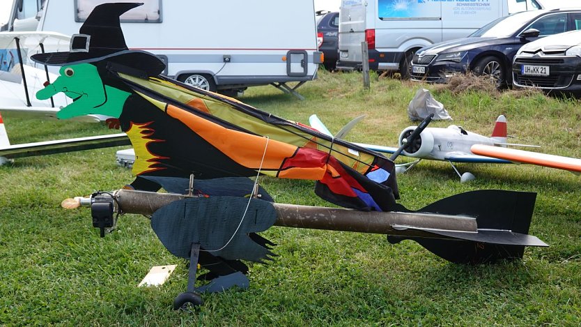 "Rakete" statt Besen - auch das funktioniert (Foto: nnz)