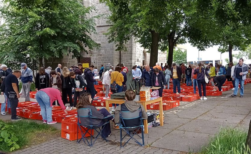 B&uuml;chermarkt vor der Blasiikirche (Foto: F.Tuschy)