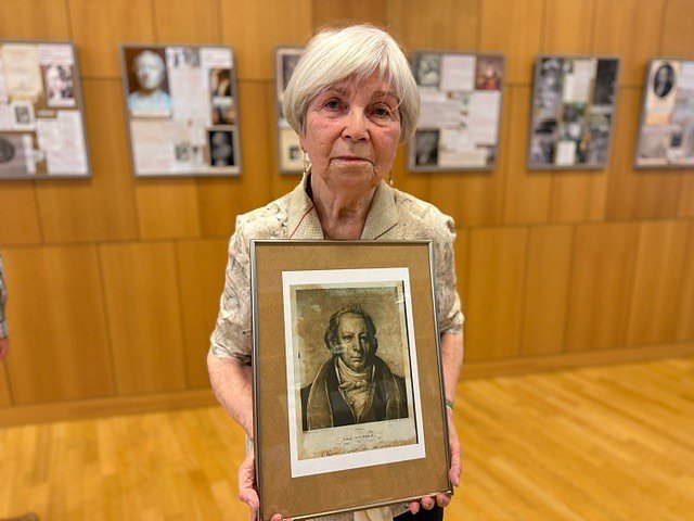 Heidelore Kneffel kennt die kunstvollen Details im Nordh&auml;user Rathaus (Foto: Stadt Nordhausen)