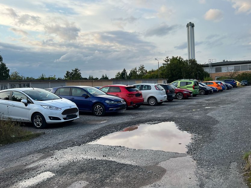 Parkplatz am Krankenhaus in der Albert-Traeger-Stra&szlig;e  (Foto: Kerstin D&uuml;ben-Schaumann)