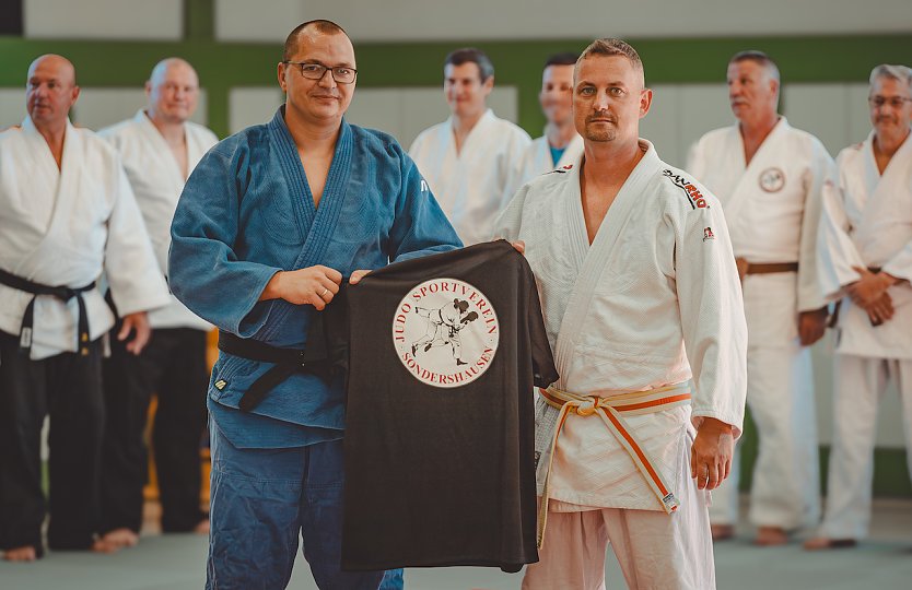 Judo-Sportverein Sondershausen hat sich neu aufgestellt. (Foto v.li.n.re.) Judo-Trainer Matthias Below, Matthias J&auml;schke. Stv. Gesch&auml;ftsf&uuml;hrer und Projektleiter von Elektrobau SEWA (Foto: Stefan Rose)