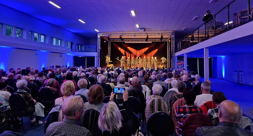Konzert der Don Kosaken mit dem Frankenh&auml;user Frauenchor in der Rotbart Arena (Foto: Privat)