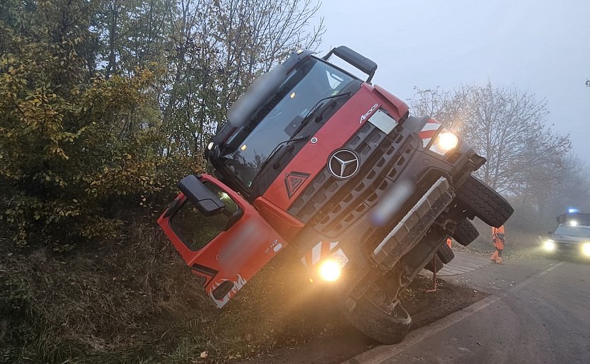 Unfall in Haferungen (Foto: Feuerwehr Gro&szlig;wechsungen/Silvio Dietzel)