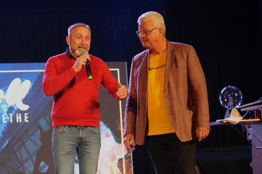 v-li.n.re. B&uuml;rgermeister von Bad Langensalza Matthias Reinz mit Produzernten der Rockoper Michael Manthey (Foto: Eva Maria Wiegand)