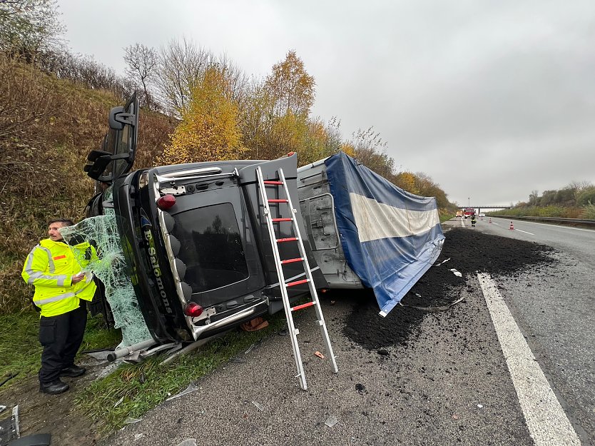 Umgekippter Sattelzug (Foto: S.Dietzel)