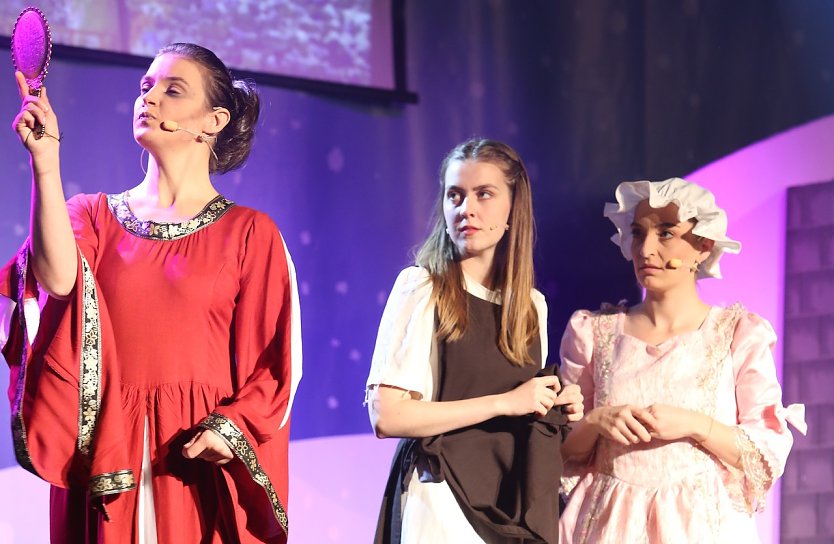 Aschenbr&ouml;del muss sich gegen ihre Stiefschwestern durchsetzen (Foto: Manthey Events)