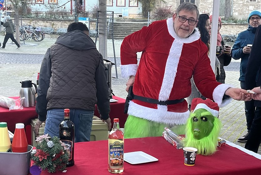 Darf auf keinem ordentlichen weihnachtlichen Markt fehlen: ein Grinch (Foto: oas)