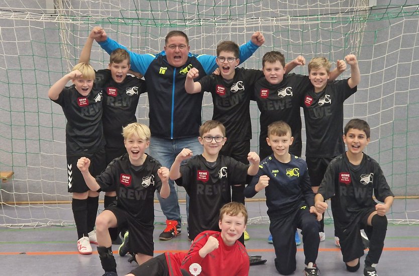 Sch&ouml;nes Vorweihnachtsgeschenk: Die D-Junioren von G&ouml;rsbach/Auleben gewinnen ein Turnier in Kelbra (Foto: D.Wiederhold)