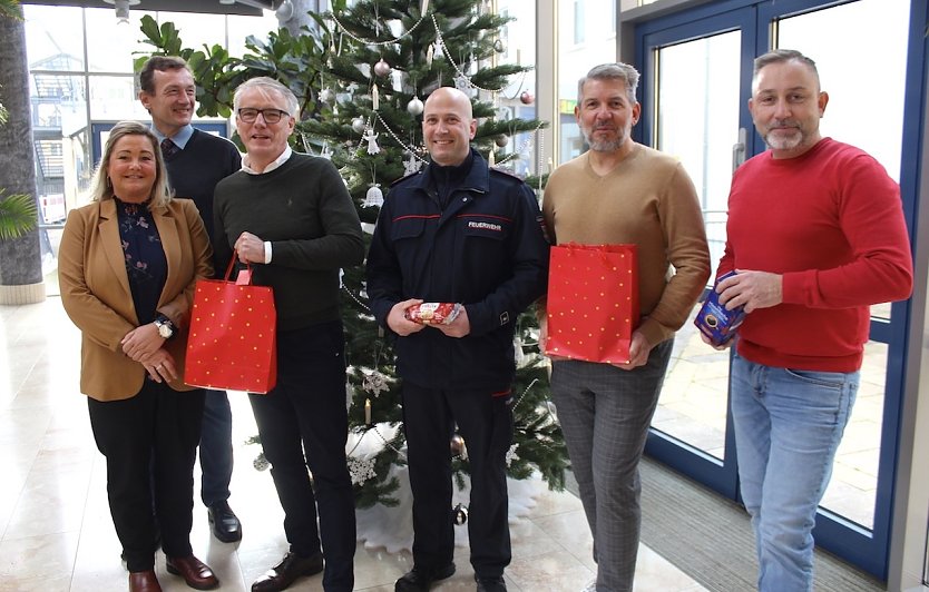 Schwester Nicol, Prof W&ouml;lfer, Gesch&auml;ftsf&uuml;hrer Kopp, Stadtbrandmeister Dierbach, Landrat Ahke und B&uuml;rgermeister Reinz (v.l.n.r.) besuchten heute Vormittag die Stationen des Hufeland Klinikums  (Foto: Eva Maria Wiegand)