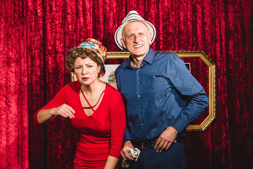 Rosenkrieg und Bettgefl&uuml;ster  (Foto: AndersweltTheater Stolberg )