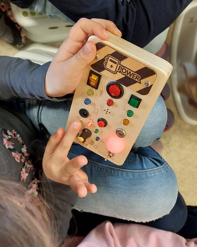 Ein Montessoir "Busy Board" (Foto: Stadt M&uuml;hlhausen)