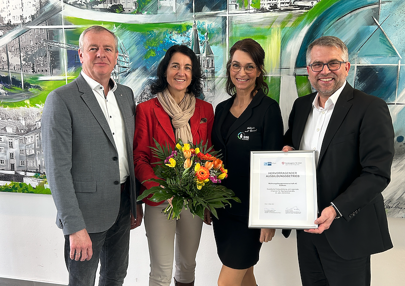 v.l.: Steffen Loup (Vorstand Finanzen, WBG), Dr. Cornelia Haase-Lerch (Hauptgesch&auml;ftsf&uuml;hrerin IHK Erfurt), Sandra Nikoleizig (Mitarbeiterin Vorstandsb&uuml;ro und Teamleiterin Ausbildung WBG), Karsten Frob&ouml;se (Vorsitzender der Gesch&auml;ftsf&uuml;hrung der Agentur f&uuml;r Arbeit Th&uuml;ringen Nord) (Foto: WBG S&uuml;dharz)