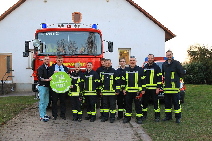 Spenden&uuml;bergabe der Freiwilligen Feuerwehr Kleinwerther (Foto: S.Dietzel)