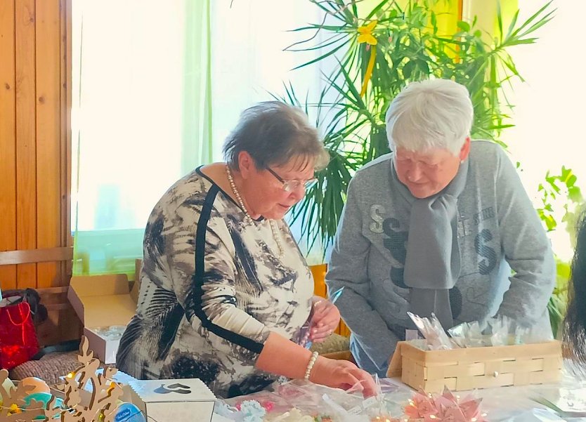 Osterbasteln mit Gudrun Oesterheld in der WB4 in Sondershausen (Foto: Thomas Leipold)