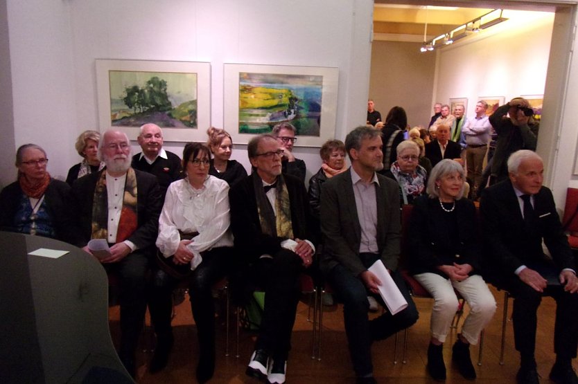 Ehrenvolle Vernissage zur Ausstellung von J&uuml;rgen Rennebach (Mitte)  (Foto: HG Backhaus)