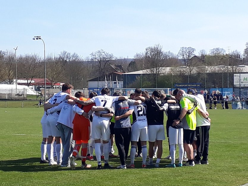 Bild: Die Preu&szlig;en schw&ouml;ren sich nach holpriger Anfahrt auf das Spiel in Neustadt/Orla ein