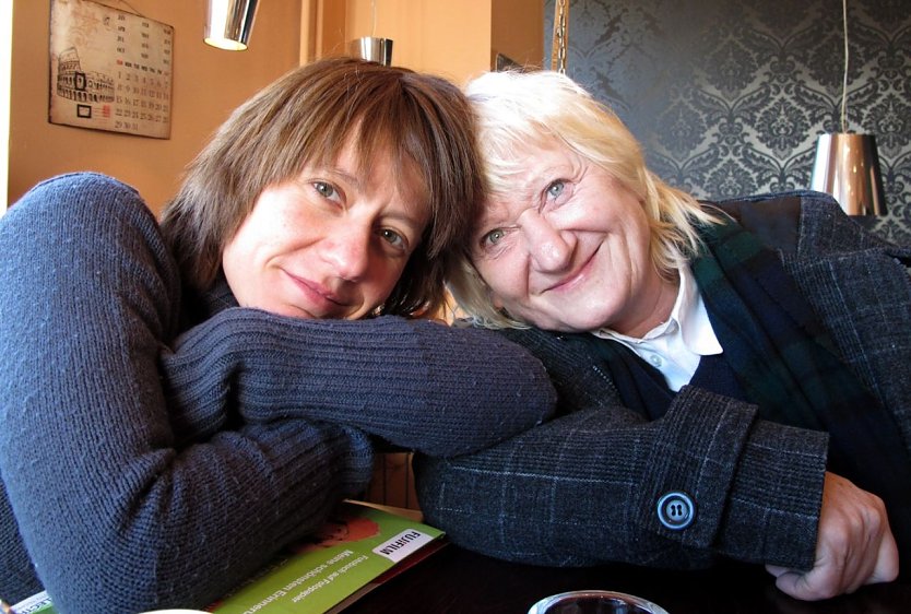 Die Schauspielerinnen Carmen-Maja und Jennipher Antoni  (Foto: Peter Ziesche)