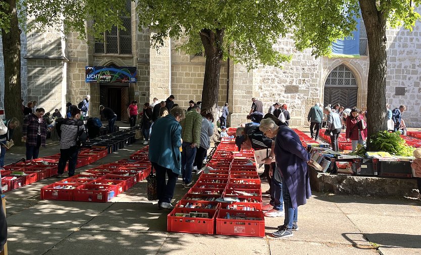 B&uuml;cherflohmarkt an der Blasiikirche (Foto: oas)