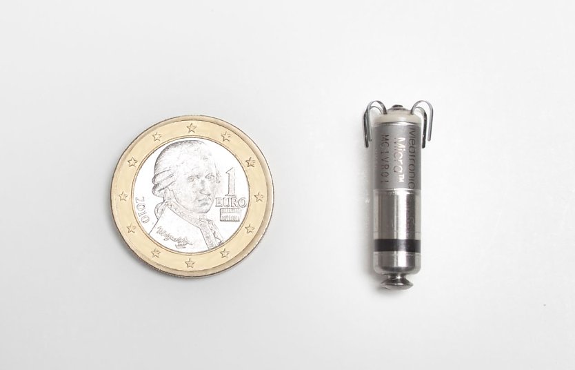 Die Kardiokapsel im Gr&ouml;&szlig;envergleich (Foto: S&uuml;dharz-Klinikum)