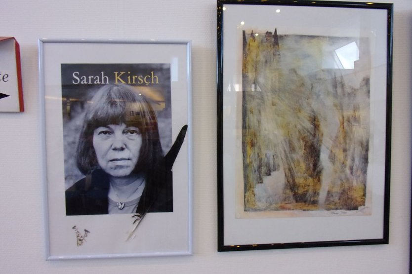 Die neue Ausstellung in der Kreissparkasse erinnert an Sarah Kirsch (Foto: Hans Georg Backhaus)