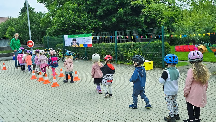 Spielerische Verkehrserziehung in Niedersachseerfen (Foto: Frau Fritsche)