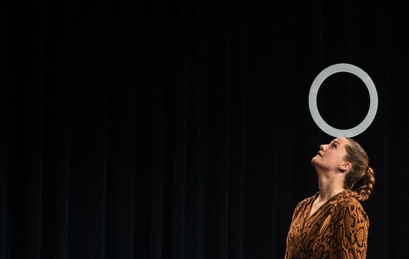 Kathrin Wagner zeigt ihr Programm "I WAS told" im Zappelini-Zelt (Foto: Matthias Ziemer)