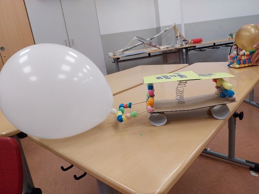 Bau eines Zukunftsmobils mit innovativem Antrieb und einer Schanze. Doreen Armbrecht (Foto: Stadtverwaltung Nordhausen)